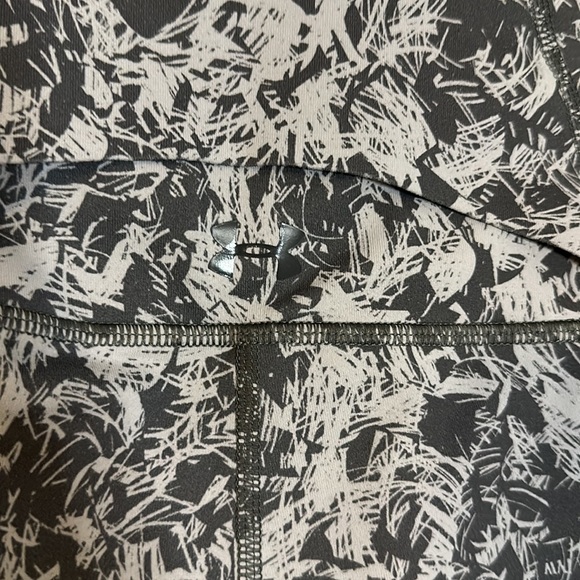 Under Armour Leggings 21” Mid-length with Back Pocket Size Small - Picture 5 of 5